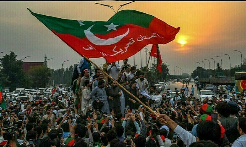 تحریک انصاف کا سینیٹ میں شدید احتجاج، عمران خان سے ملاقات کرواؤ کے نعرے