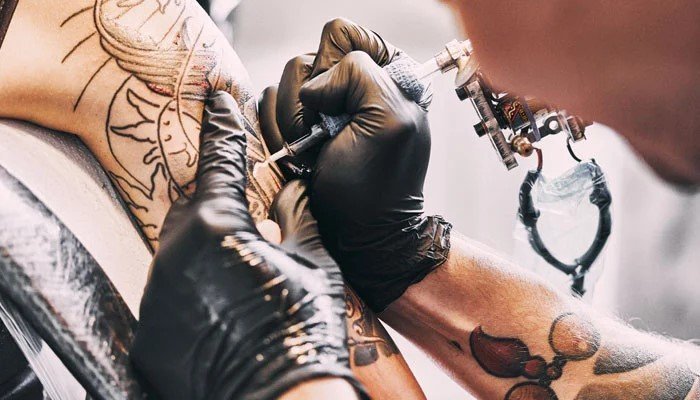 ٹیٹو بنانے سے جلد کے کینسر کا خطرہ 29 فیصد بڑھنے کا انتباہ