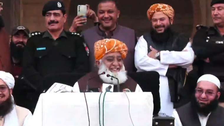راستہ تبدیل نہیں ہوگا، ضرورت پڑی تو اسلام آباد کا رخ کریں گے ، مولانا فضل الرحمان